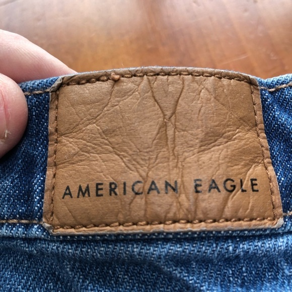 American Eagle size 2 Jean shorts- fun shorts to wear for those long summer days - Picture 8 of 9